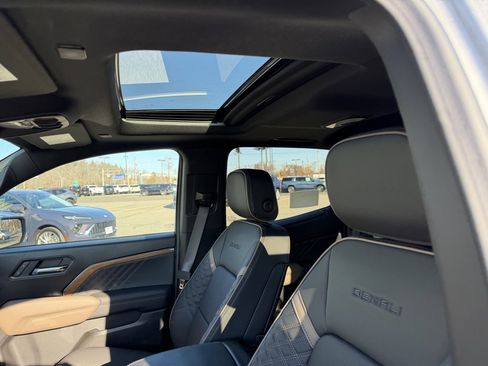 New 2026 GMC Canyon Denali image 11