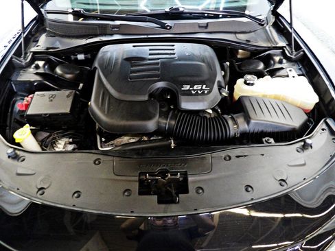 Used 2020 Dodge Charger SXT RWD image 21