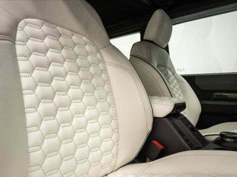 Used 2023 Ford Bronco Big Bend w/ Sasquatch Package image 22