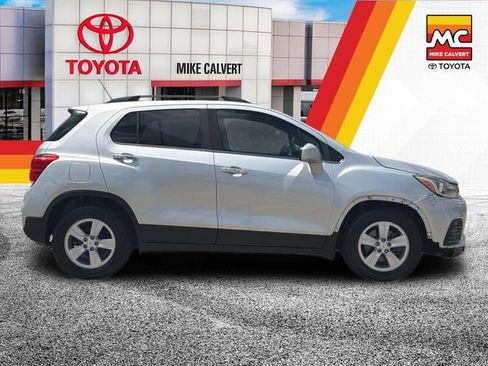 Used 2019 Chevrolet Trax LT w/ LT Convenience Package FWD image 6