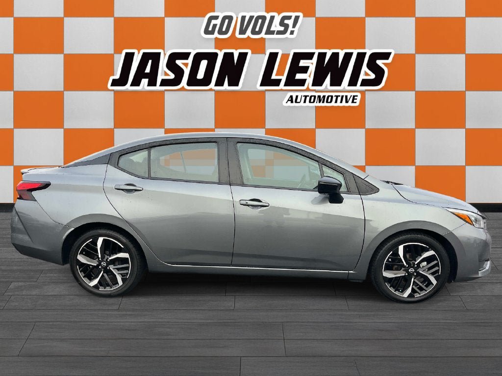 Used 2024 Nissan Versa SR FWD image 2