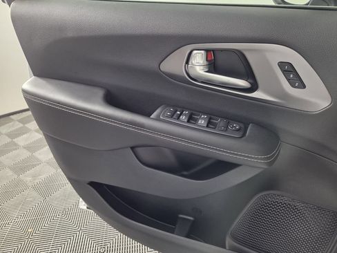 New 2026 Chrysler Pacifica Select FWD image 17