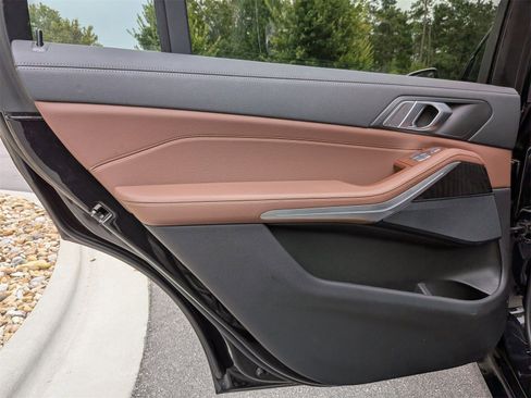 Used 2022 BMW X7 xDrive40i w/ Premium Package image 28