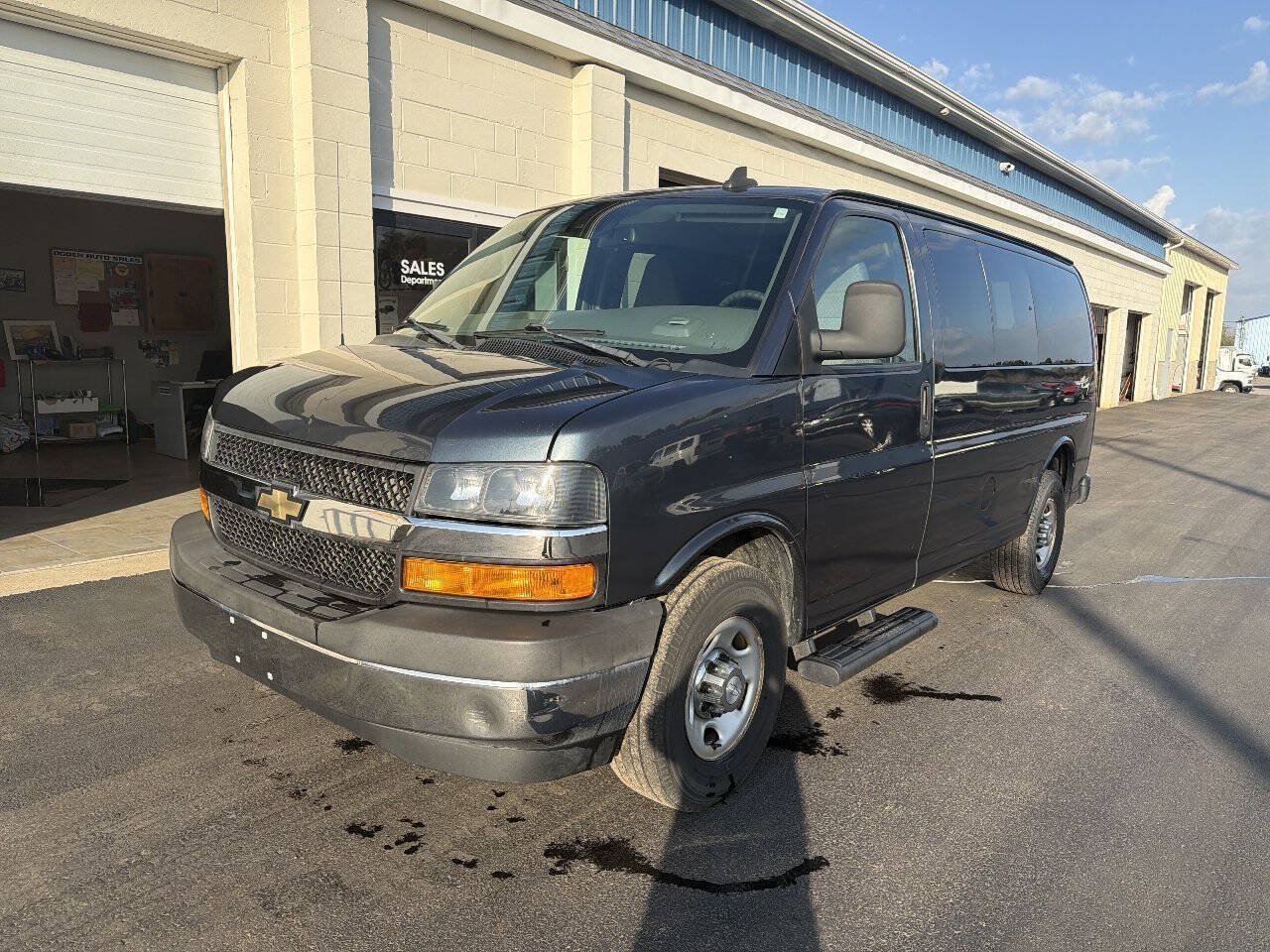 Used 2019 Chevrolet Express 2500 LT w/ LT Preferred Equipment Group RWD image 2