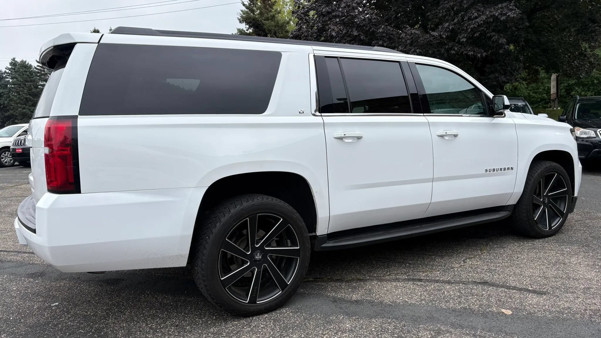Used 2020 Chevrolet Suburban LT AWD/4WD image 9
