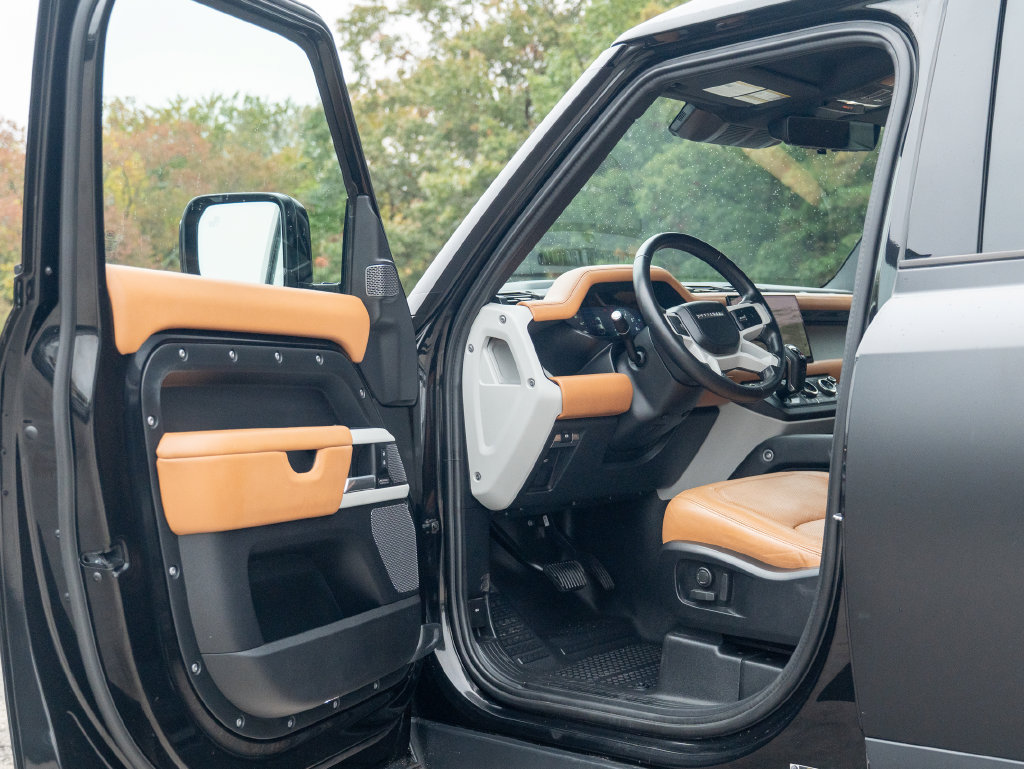Used 2024 Land Rover Defender 110 SE AWD/4WD image 11