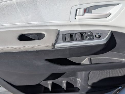 Used 2025 Toyota Sienna LE image 16