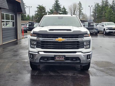 Used 2024 Chevrolet Silverado 3500 LT w/ Convenience Package image 8