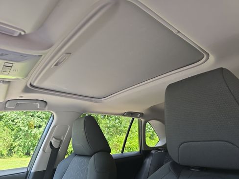 Used 2024 Toyota RAV4 XLE w/ Convenience Package FWD image 31