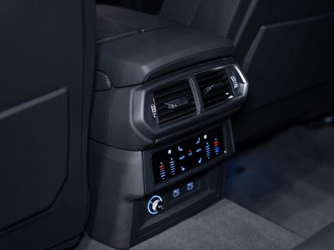 Used 2022 Lamborghini Urus image 25