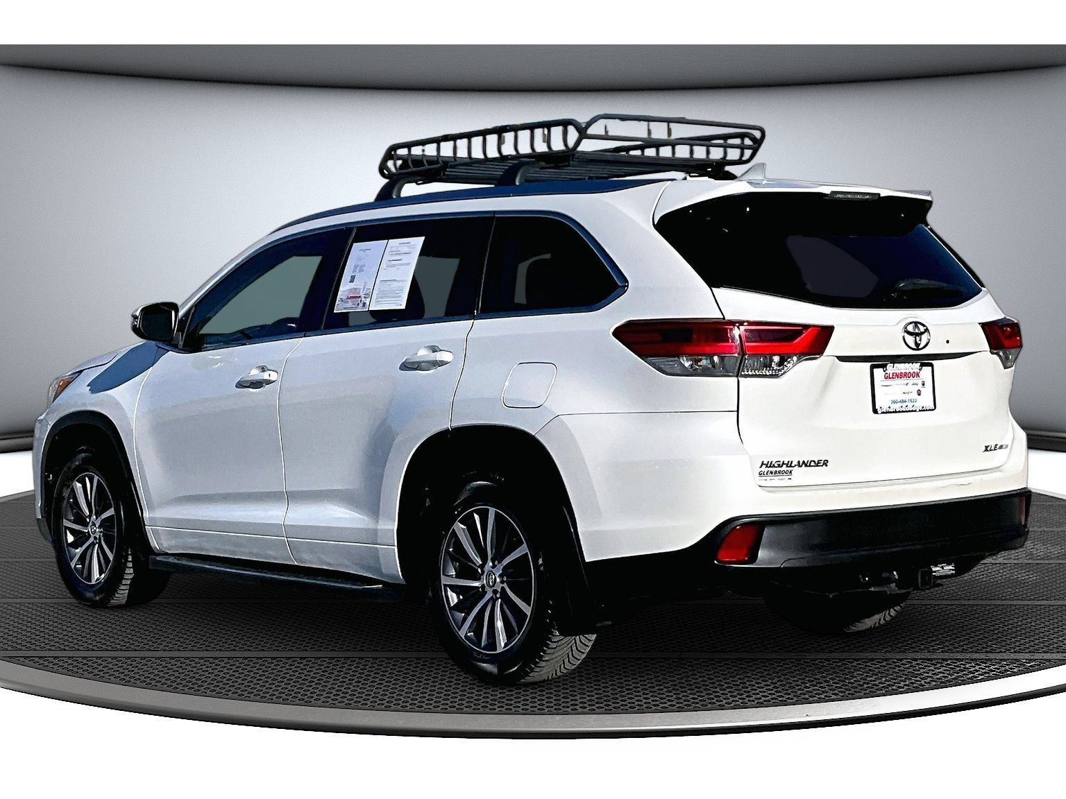 Used 2017 Toyota Highlander XLE w/ Carpet Mat Package AWD/4WD image 19