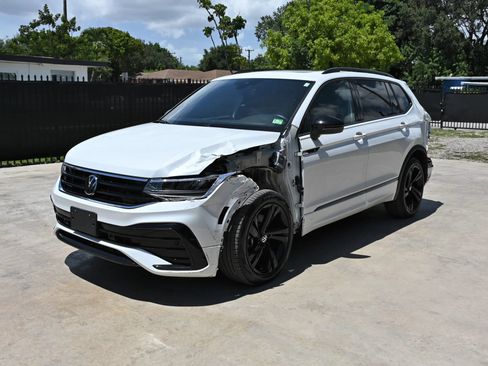 Used 2024 Volkswagen Tiguan SE R-Line FWD image 2