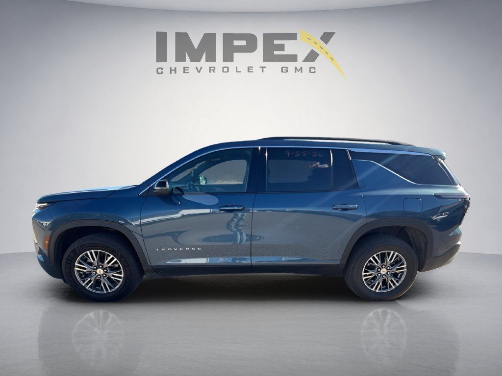 Used 2026 Chevrolet Traverse LT AWD/4WD image 2