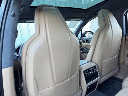 Used 2022 Porsche Cayenne Turbo S image 41