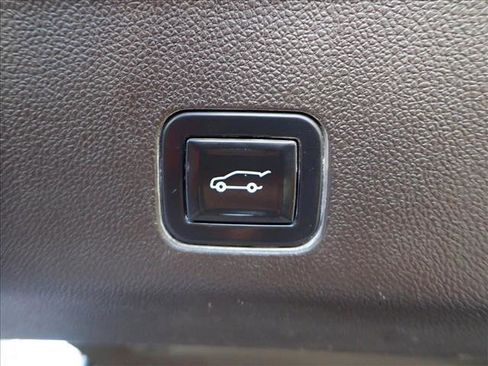 Used 2021 Chevrolet Suburban LT image 8