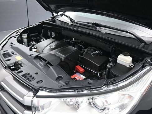Used 2019 Toyota Highlander Plus AWD/4WD image 58