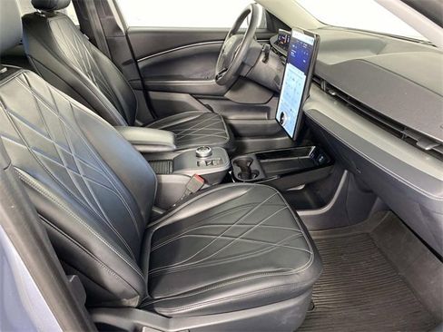 Used 2022 Ford Mustang Mach-E Select image 11