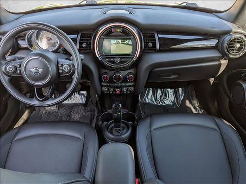 Used 2021 MINI Cooper 2-Door Hardtop w/ Driver Assistance Package FWD image 17