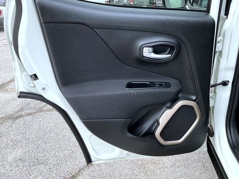 Used 2016 Jeep Renegade Latitude image 21