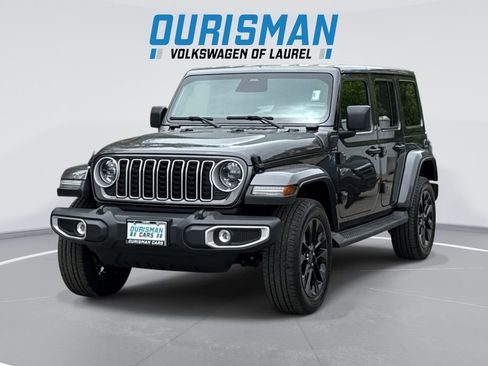 Used 2025 Jeep Wrangler Unlimited Sahara AWD/4WD image 1