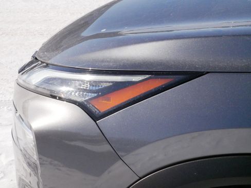 Used 2023 Nissan Rogue SV image 16