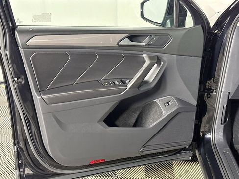 Certified 2022 Volkswagen Tiguan SE w/ Panoramic Sunroof Package image 11