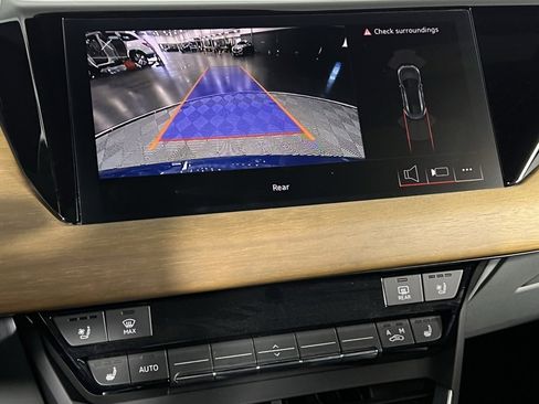 Used 2024 Audi e-tron GT Premium Plus image 23