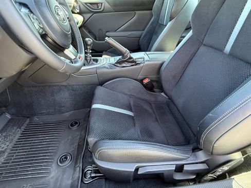 Used 2025 Toyota GR86 Premium w/ ALL Weather Mat Package (TMS) image 19