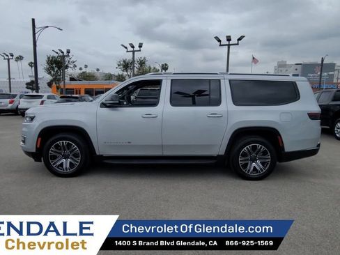 Used 2024 Jeep Wagoneer L Series II image 5