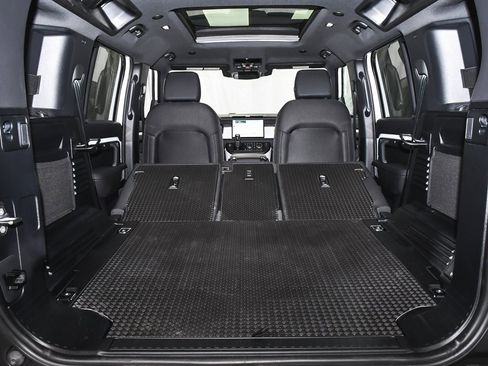 Used 2025 Land Rover Defender 110 S image 48