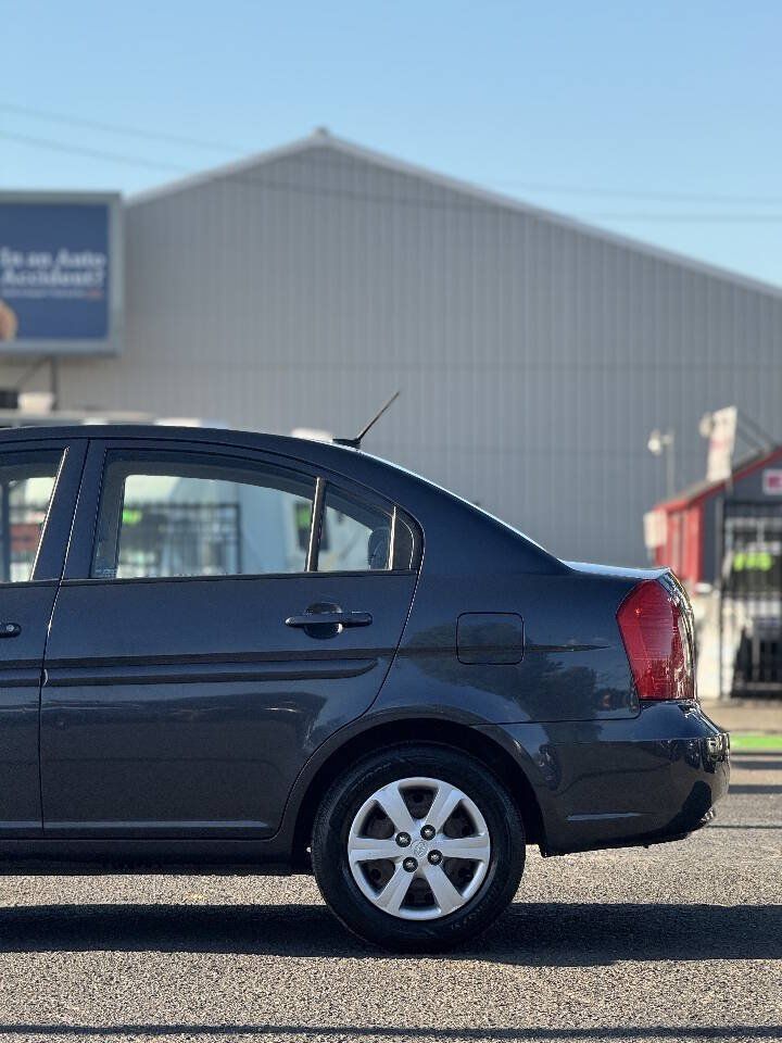 Used 2011 Hyundai Accent GLS FWD image 16