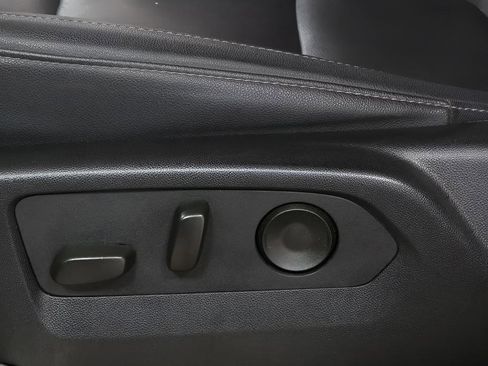 Used 2025 Chevrolet Suburban Z71 image 20