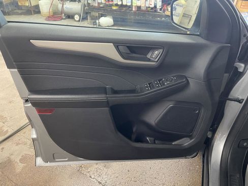 Used 2022 Ford Escape SE w/ Convenience Package image 12