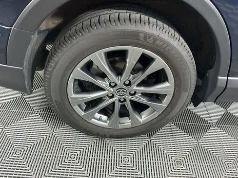 Used 2018 Toyota RAV4 Limited AWD/4WD image 16