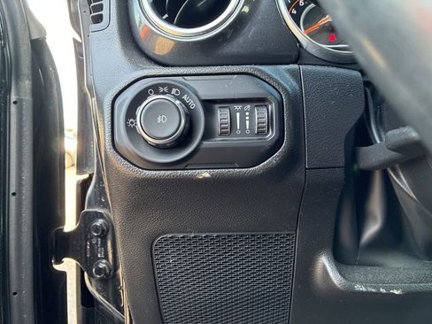 Used 2022 Jeep Wrangler Unlimited Sahara image 14