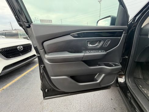 Used 2023 Honda Pilot Touring image 11