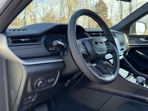 New 2026 Jeep Grand Cherokee Altitude image 2