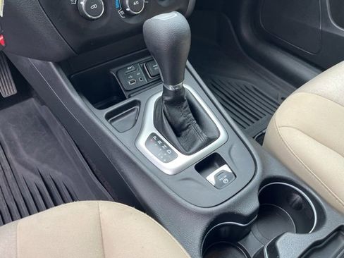 Used 2018 Jeep Cherokee Latitude image 27