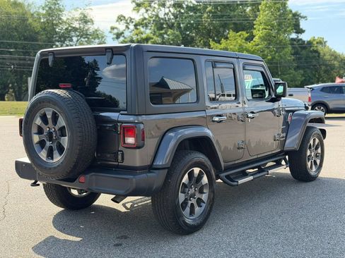 Used 2019 Jeep Wrangler Unlimited Sahara AWD/4WD image 7