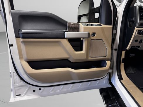 Used 2018 Ford F250 Lariat w/ Lariat Ultimate Package image 41