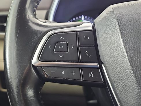 Used 2020 Toyota Highlander XLE AWD/4WD image 17