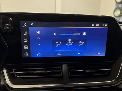 New 2026 Chevrolet Trax RS w/ Sunroof Package image 21