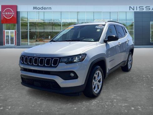 Used 2024 Jeep Compass Latitude AWD/4WD image 1