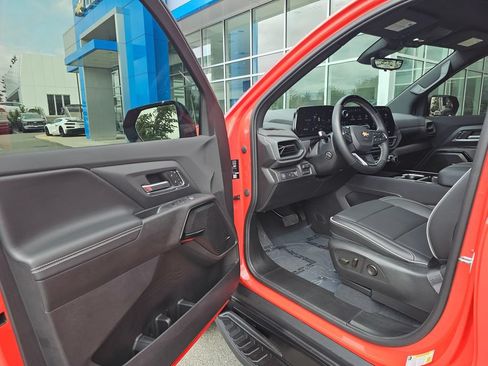 Used 2025 Chevrolet Silverado EV LT w/ LT Premium Package AWD/4WD image 32