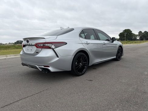Used 2022 Toyota Camry XSE FWD image 5