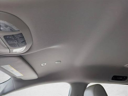 Used 2018 Chrysler Pacifica Touring-L w/ Advanced Safetytec Group FWD image 12