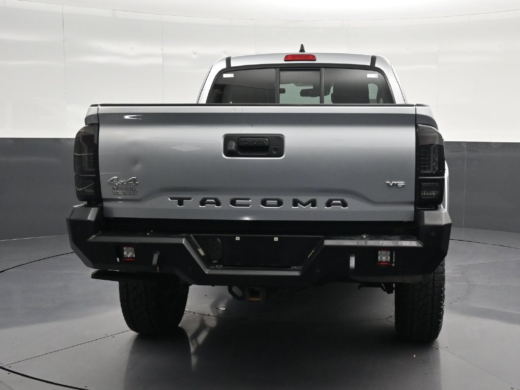 Used 2022 Toyota Tacoma SR5 AWD/4WD image 2
