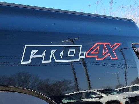 Used 2024 Nissan Frontier PRO-4X image 32