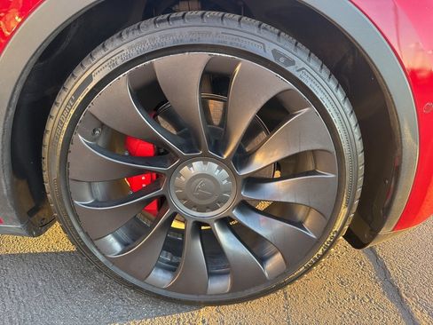 Used 2021 Tesla Model Y Performance image 10