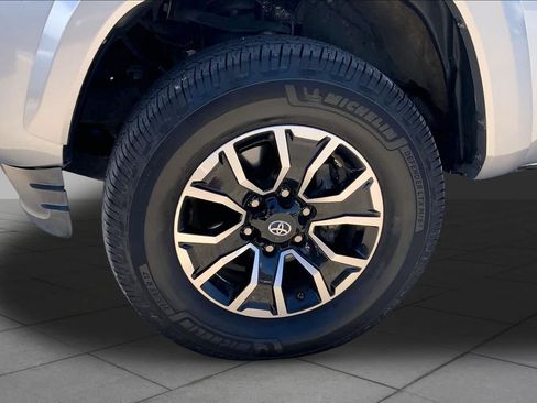 Used 2020 Toyota Tacoma TRD Sport w/ Technology Package AWD/4WD image 10